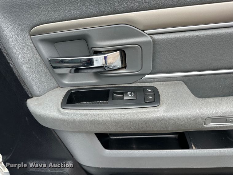 image for item EG1637 2015 Dodge Ram 5500HD bucket truck