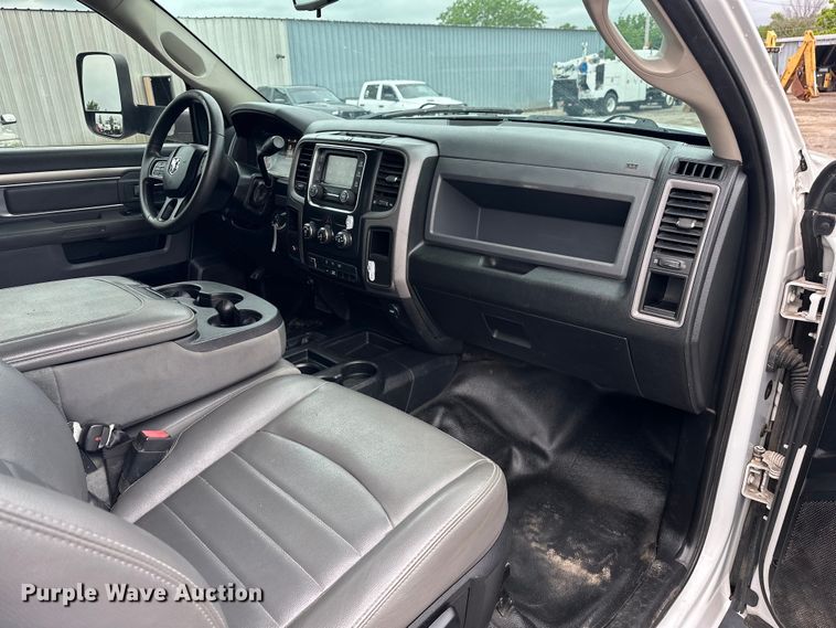 image for item EG1637 2015 Dodge Ram 5500HD bucket truck