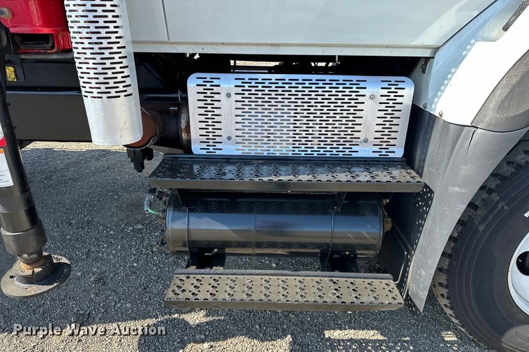 image for item EG1642 2014 International  WorkStar 7500 crane truck