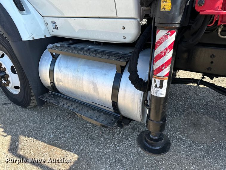 image for item EG1642 2014 International  WorkStar 7500 crane truck