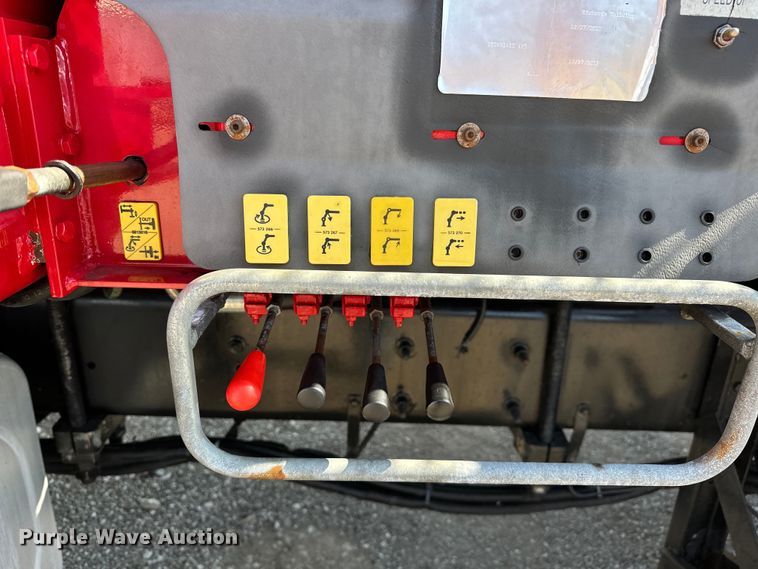 image for item EG1642 2014 International  WorkStar 7500 crane truck