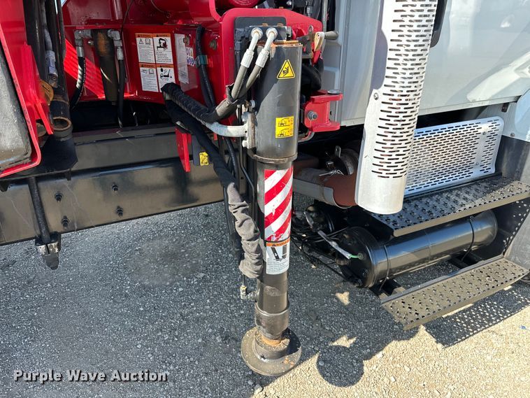 image for item EG1642 2014 International  WorkStar 7500 crane truck