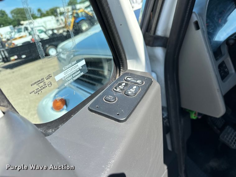 image for item EG1642 2014 International  WorkStar 7500 crane truck