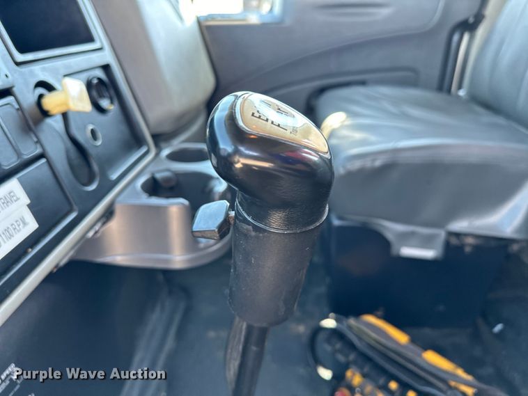 image for item EG1642 2014 International  WorkStar 7500 crane truck