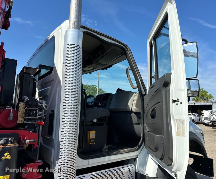 image for item EG1642 2014 International  WorkStar 7500 crane truck