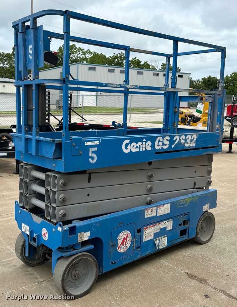 image for item EH6879 2015 Genie GS2632 scissor lift