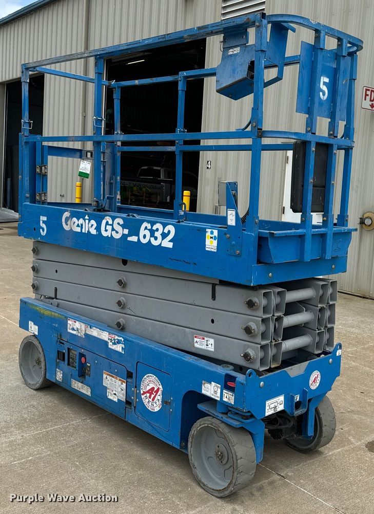 image for item EH6879 2015 Genie GS2632 scissor lift