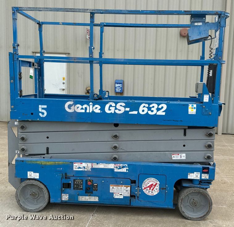 image for item EH6879 2015 Genie GS2632 scissor lift