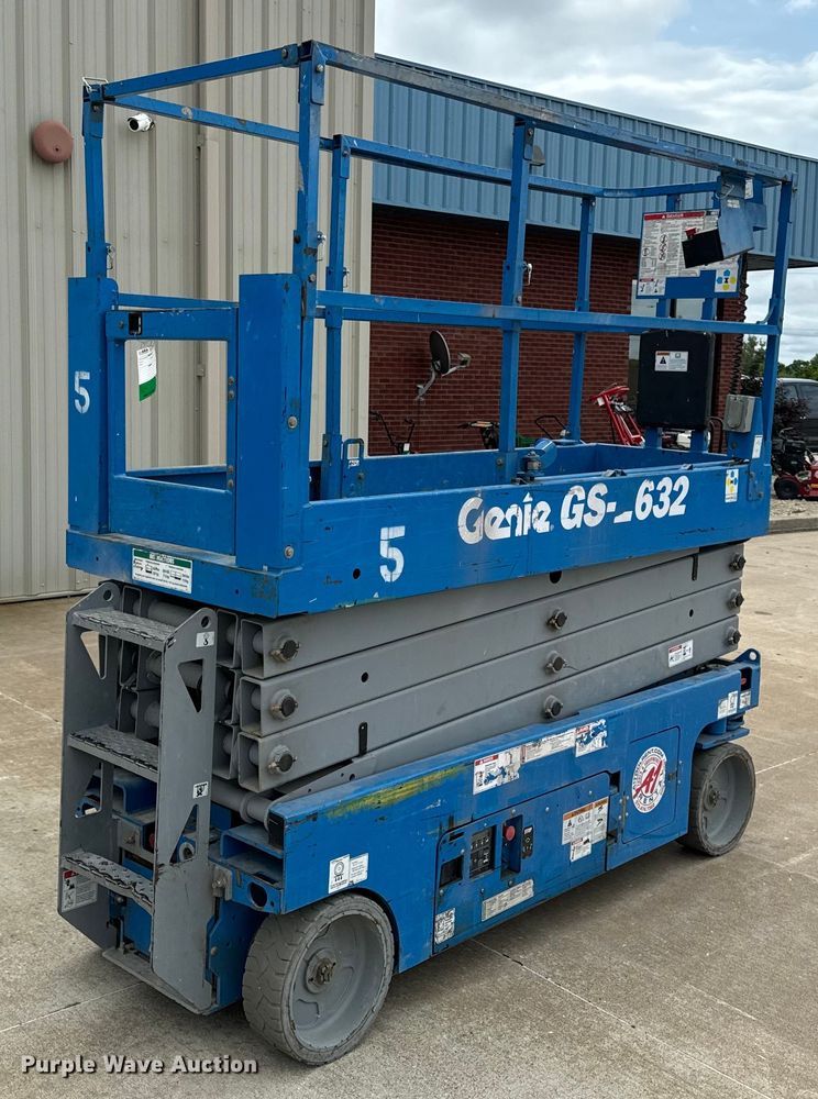 image for item EH6879 2015 Genie GS2632 scissor lift