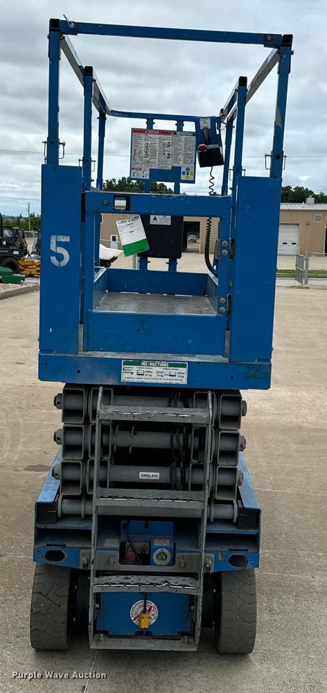 image for item EH6879 2015 Genie GS2632 scissor lift
