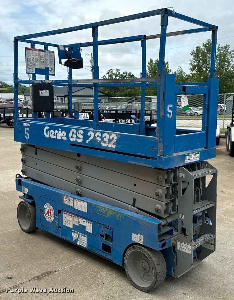 image for item EH6879 2015 Genie GS2632 scissor lift