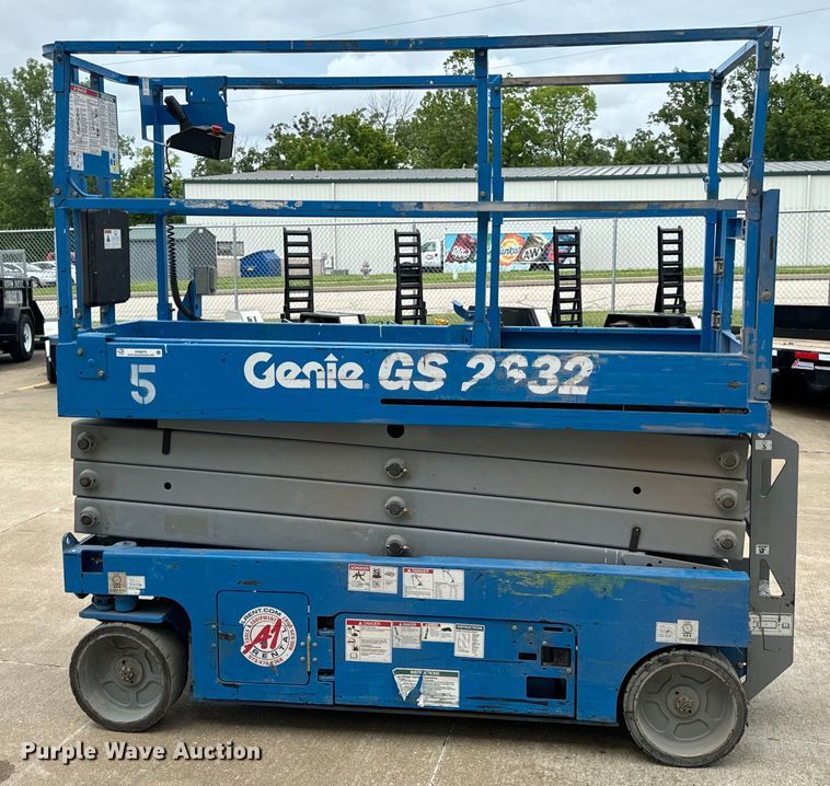 image for item EH6879 2015 Genie GS2632 scissor lift