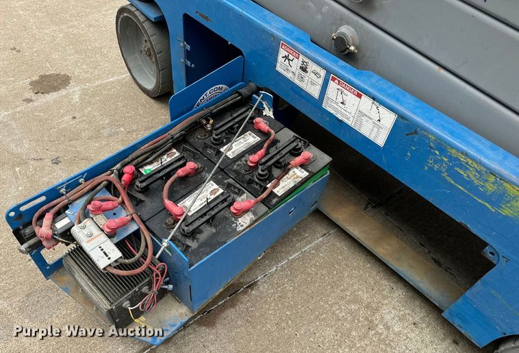 image for item EH6879 2015 Genie GS2632 scissor lift