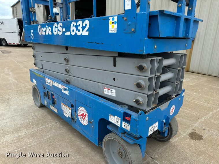 image for item EH6879 2015 Genie GS2632 scissor lift