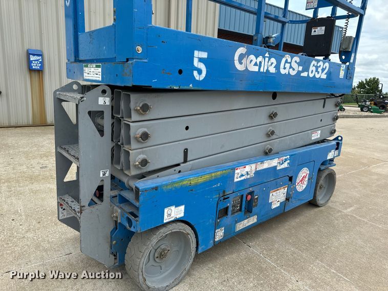 image for item EH6879 2015 Genie GS2632 scissor lift