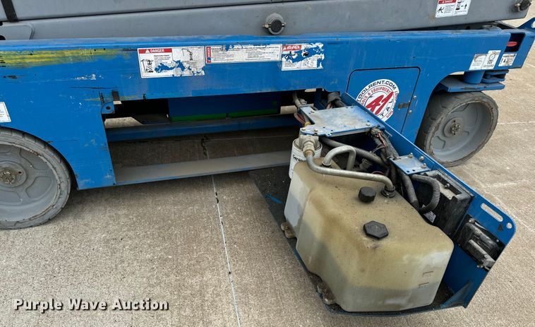 image for item EH6879 2015 Genie GS2632 scissor lift