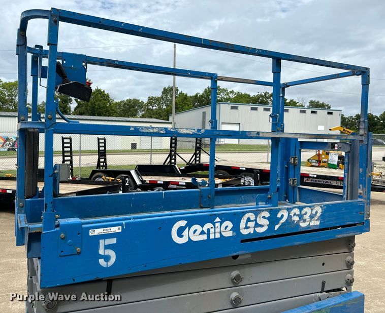 image for item EH6879 2015 Genie GS2632 scissor lift