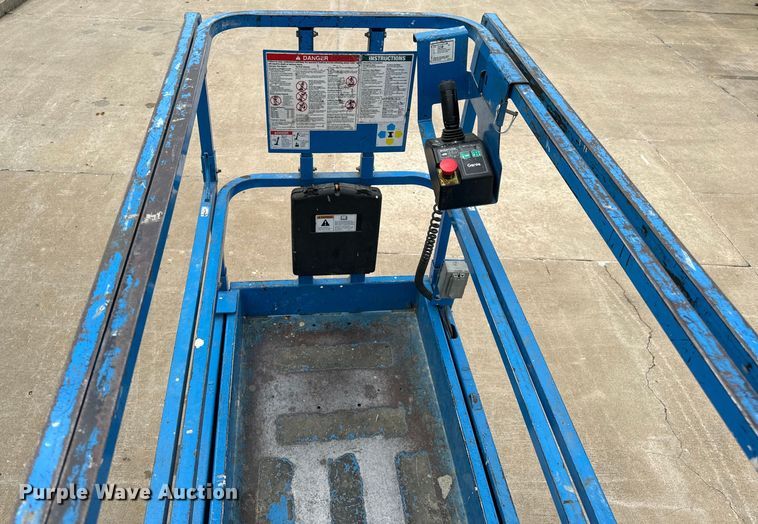 image for item EH6879 2015 Genie GS2632 scissor lift