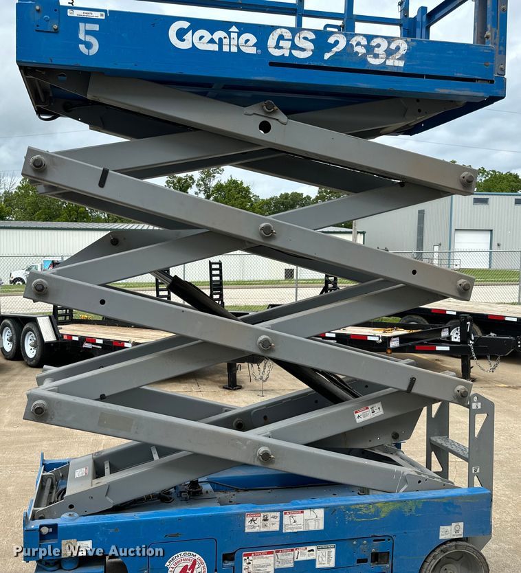 image for item EH6879 2015 Genie GS2632 scissor lift