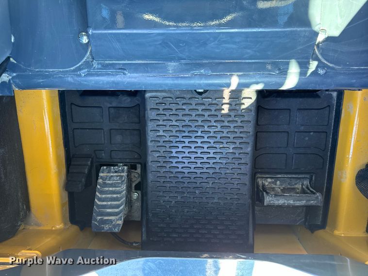 image for item EH6880 2023 John Deere 317G tracked skid steer loader