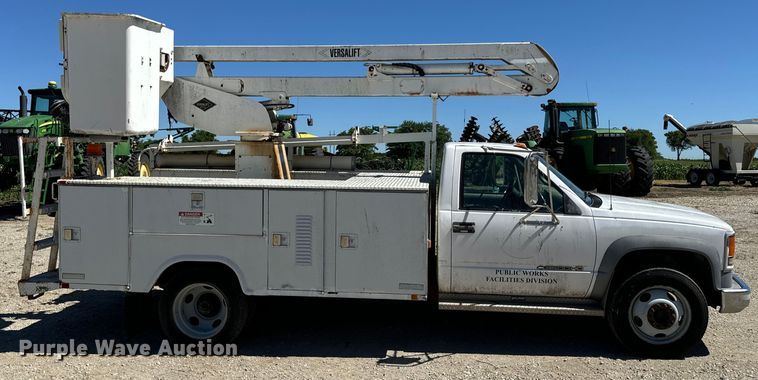 image for item EH6886 1999 Chevrolet  C3500 bucket truck