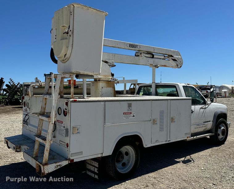 image for item EH6886 1999 Chevrolet  C3500 bucket truck