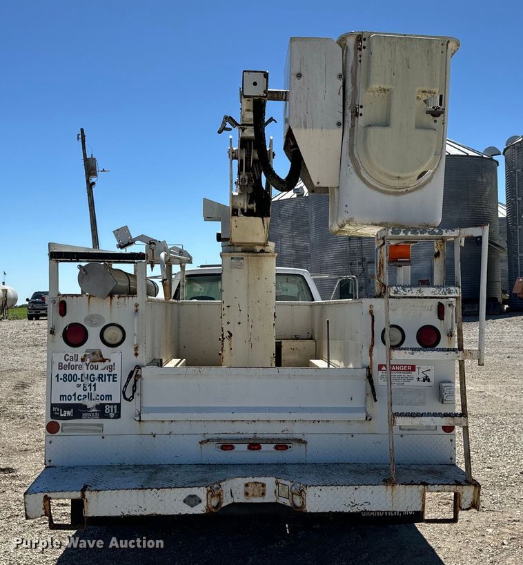 image for item EH6886 1999 Chevrolet  C3500 bucket truck