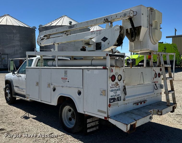image for item EH6886 1999 Chevrolet  C3500 bucket truck