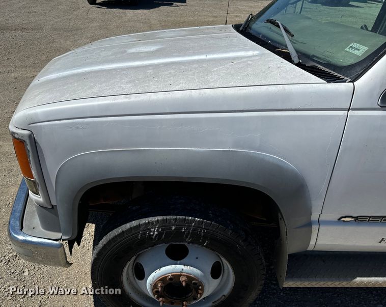 image for item EH6886 1999 Chevrolet  C3500 bucket truck