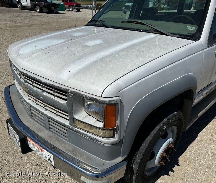 image for item EH6886 1999 Chevrolet  C3500 bucket truck