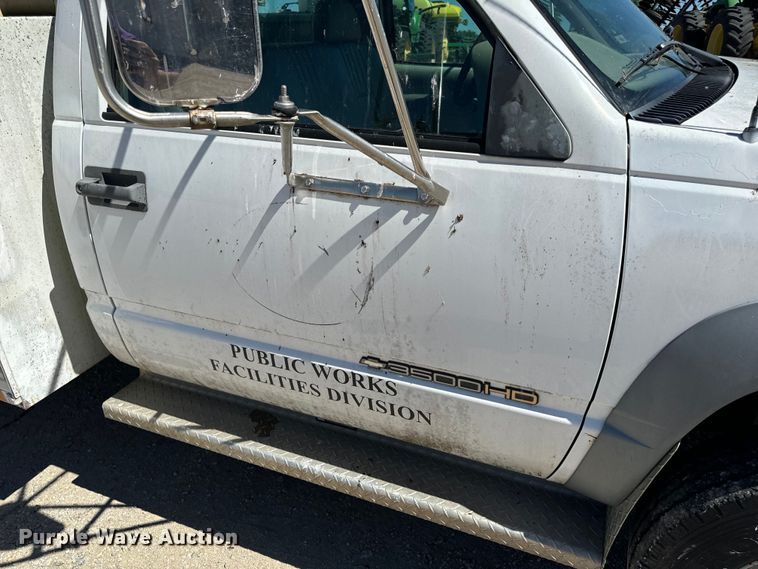 image for item EH6886 1999 Chevrolet  C3500 bucket truck