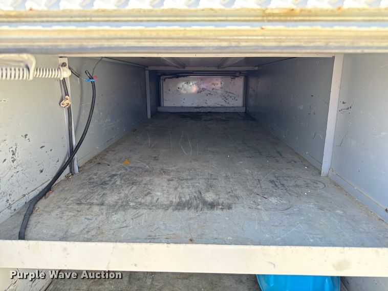 image for item EH6886 1999 Chevrolet  C3500 bucket truck