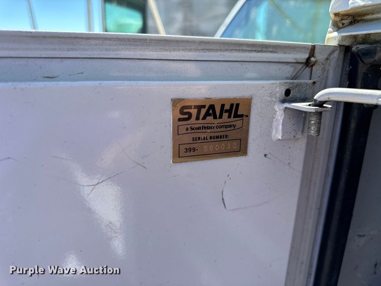 image for item EH6886 1999 Chevrolet  C3500 bucket truck