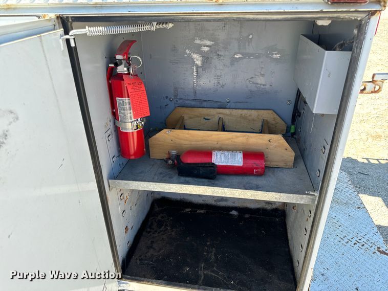 image for item EH6886 1999 Chevrolet  C3500 bucket truck