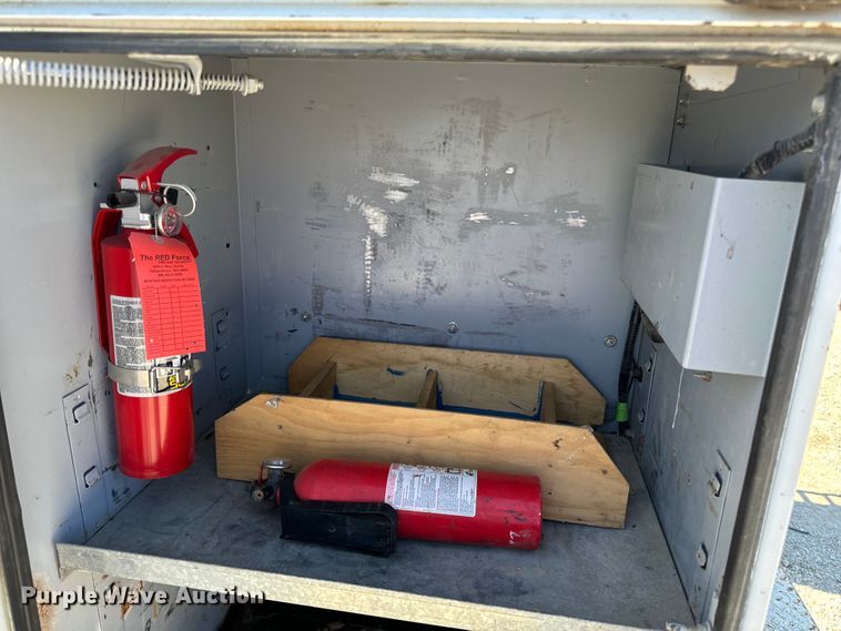 image for item EH6886 1999 Chevrolet  C3500 bucket truck