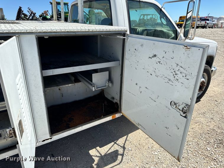 image for item EH6886 1999 Chevrolet  C3500 bucket truck