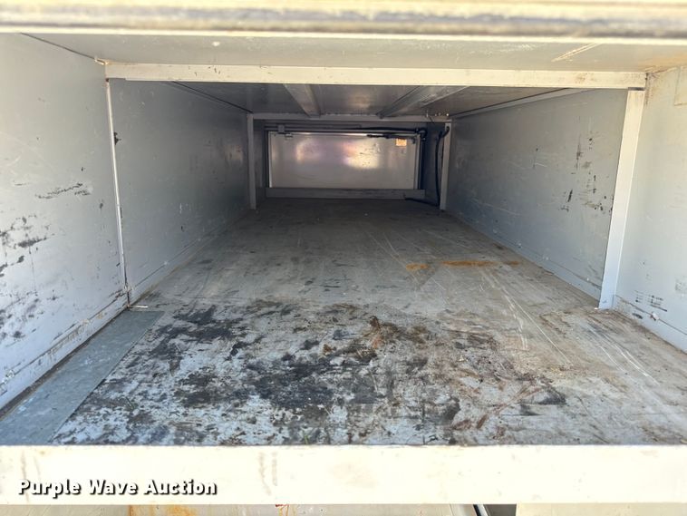 image for item EH6886 1999 Chevrolet  C3500 bucket truck