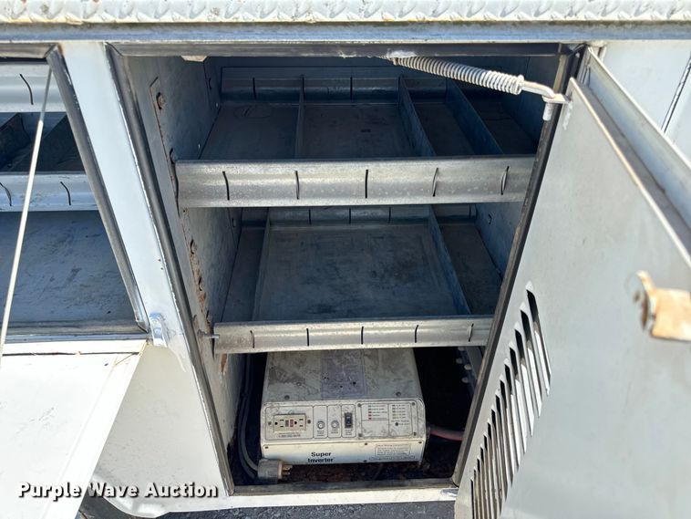 image for item EH6886 1999 Chevrolet  C3500 bucket truck