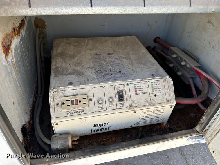 image for item EH6886 1999 Chevrolet  C3500 bucket truck