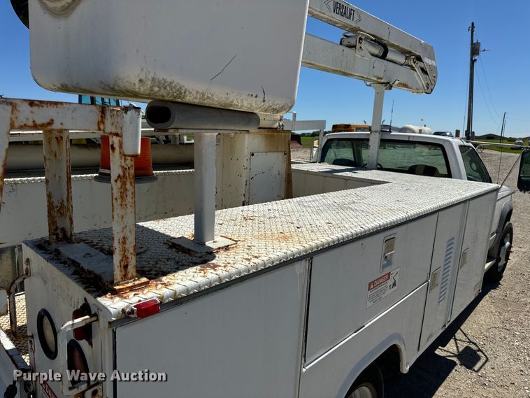 image for item EH6886 1999 Chevrolet  C3500 bucket truck