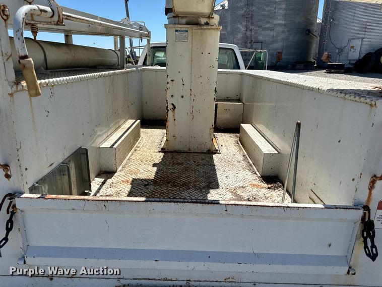 image for item EH6886 1999 Chevrolet  C3500 bucket truck