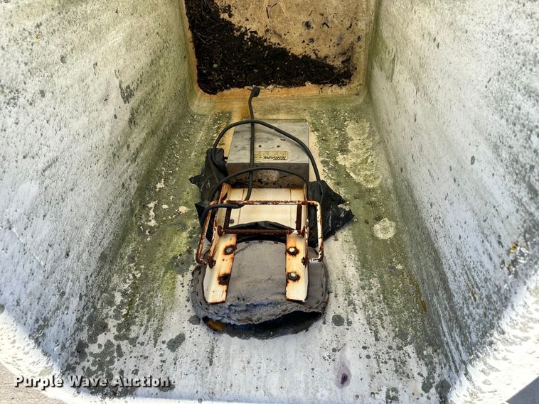 image for item EH6886 1999 Chevrolet  C3500 bucket truck