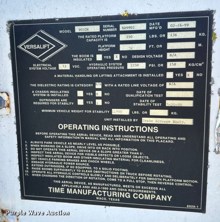 image for item EH6886 1999 Chevrolet  C3500 bucket truck