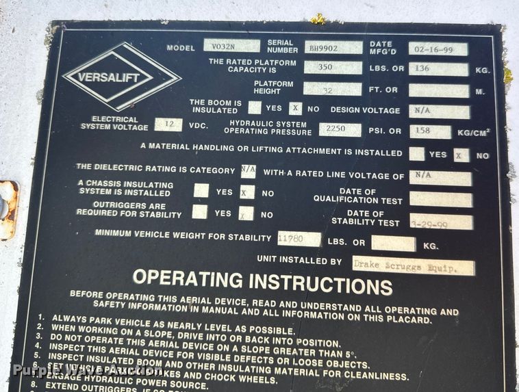 image for item EH6886 1999 Chevrolet  C3500 bucket truck