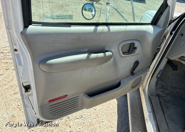 image for item EH6886 1999 Chevrolet  C3500 bucket truck