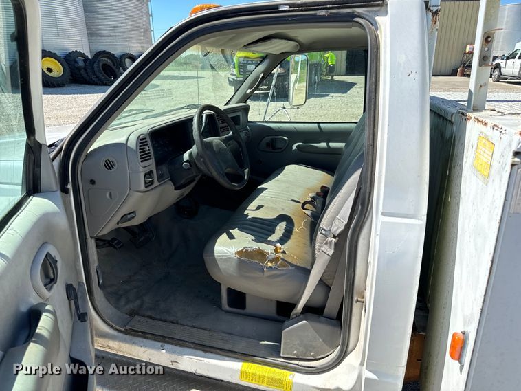 image for item EH6886 1999 Chevrolet  C3500 bucket truck