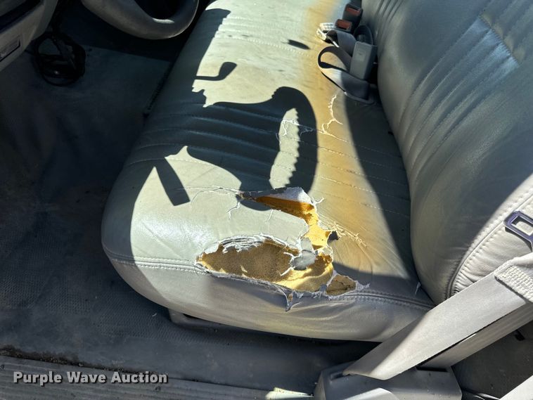 image for item EH6886 1999 Chevrolet  C3500 bucket truck