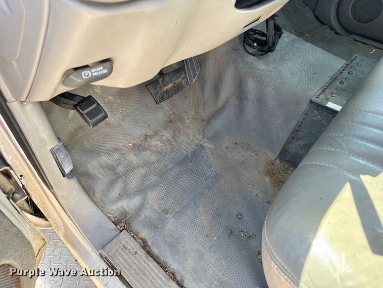 image for item EH6886 1999 Chevrolet  C3500 bucket truck