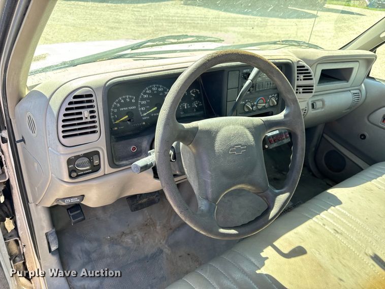 image for item EH6886 1999 Chevrolet  C3500 bucket truck