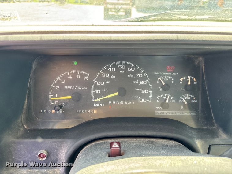 image for item EH6886 1999 Chevrolet  C3500 bucket truck